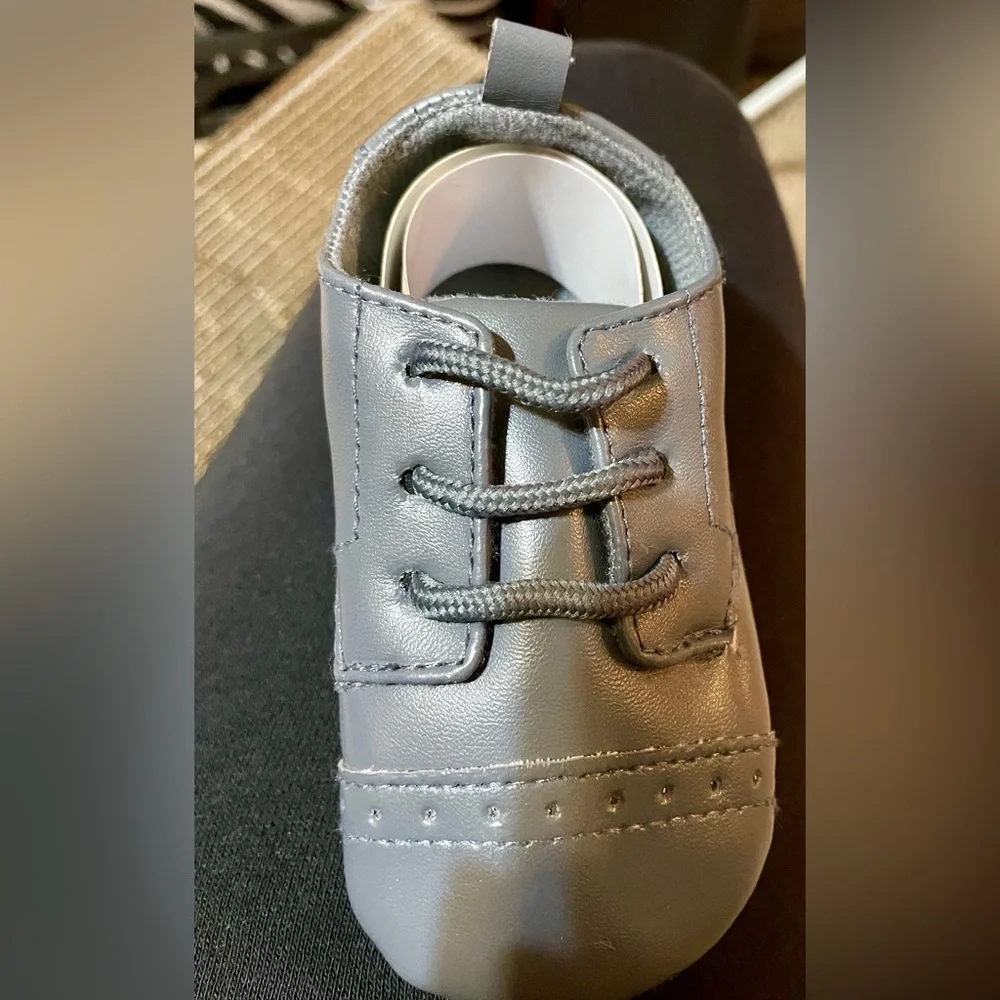 NWT- LITTLE TREASURES SOFT BOTTOM LACE UP SHOES FOR HIM. SIZE: 12-18 months.GRAY